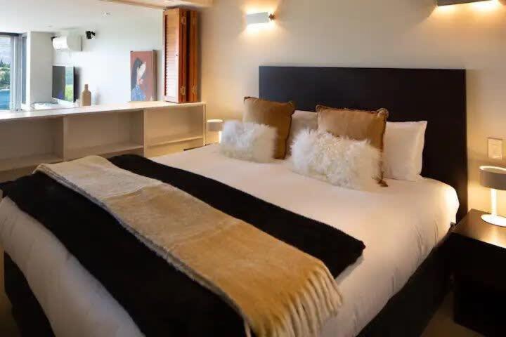 Stunning Lakeview 1 Bedroom Apartment Queenstown Luaran gambar