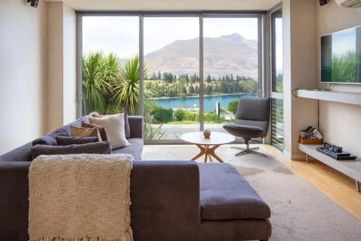 Stunning Lakeview 1 Bedroom Apartment Queenstown Luaran gambar